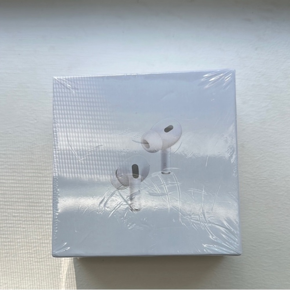 Apple White Wireless Earbud Headphones  Airpods Pro